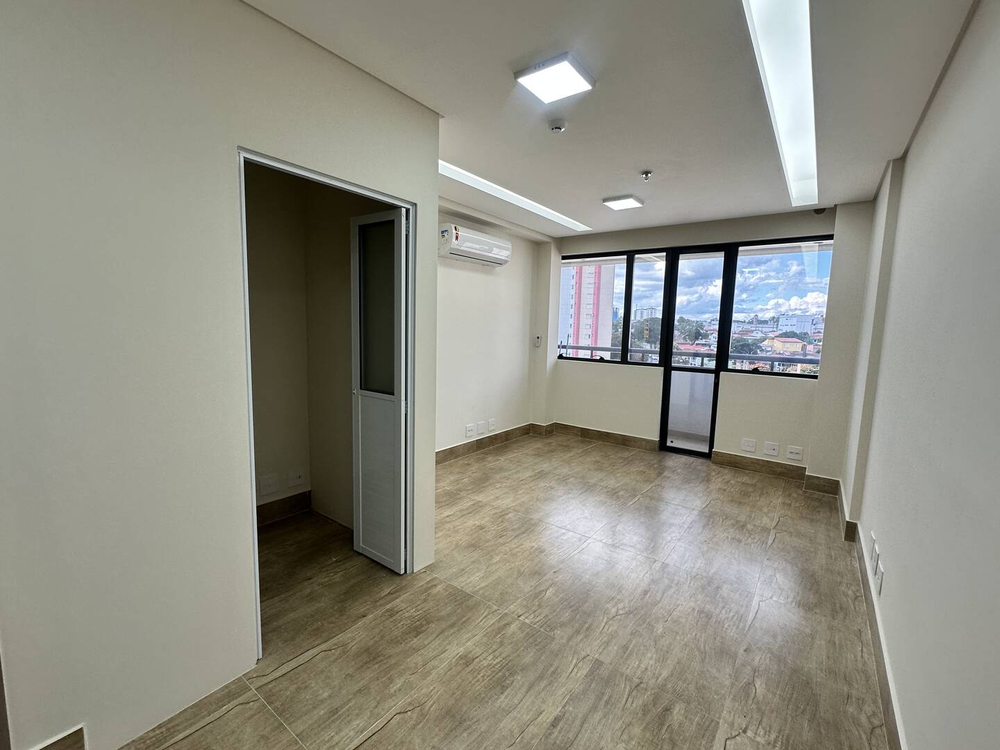 #1596 - Sala para Locação em São José dos Campos - SP