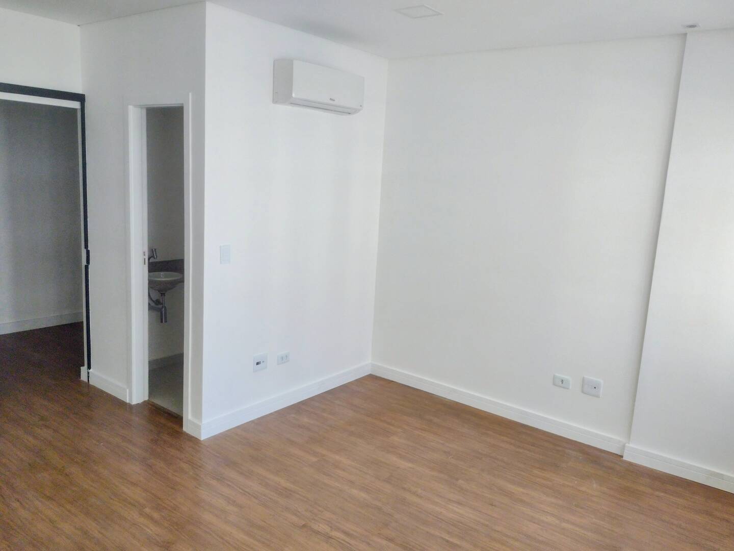 #1921 - Sala para Locação em São José dos Campos - SP