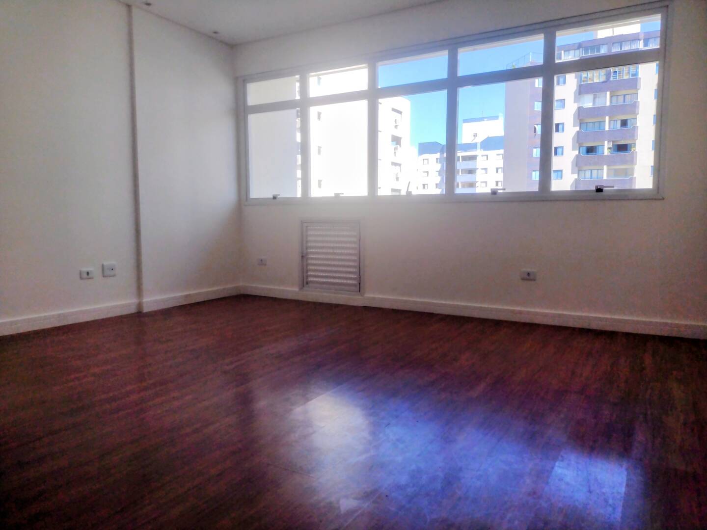 #1921 - Sala para Locação em São José dos Campos - SP