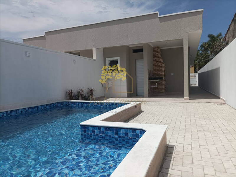 Casa com piscina e churrasqueira. Próximo a PRAIA em Itanhaém
