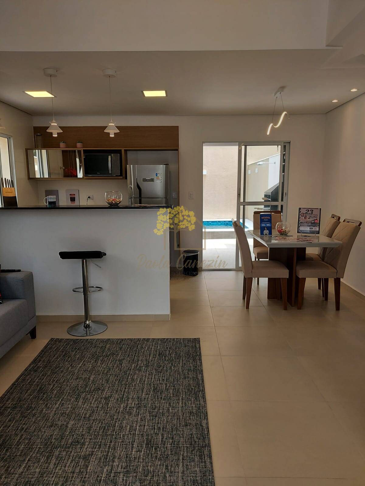 Sobrado com Piscina a 50 metros da Praia - Acabamento Moderno