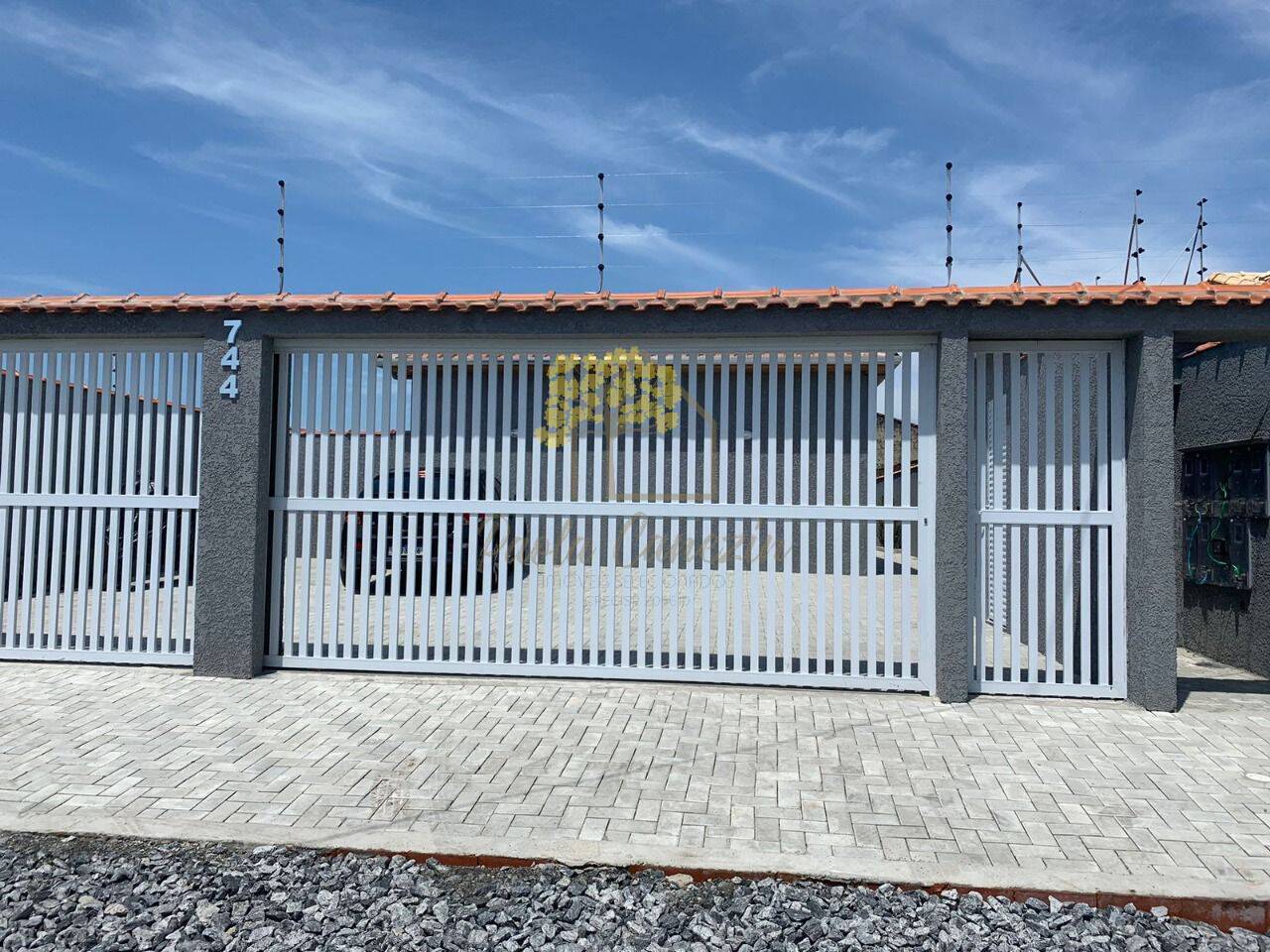 CASA EM CONDOMÍNIO COM PISCINA E CHURRASQUEIRA INDIVIDUAIS - LADO PRAIA