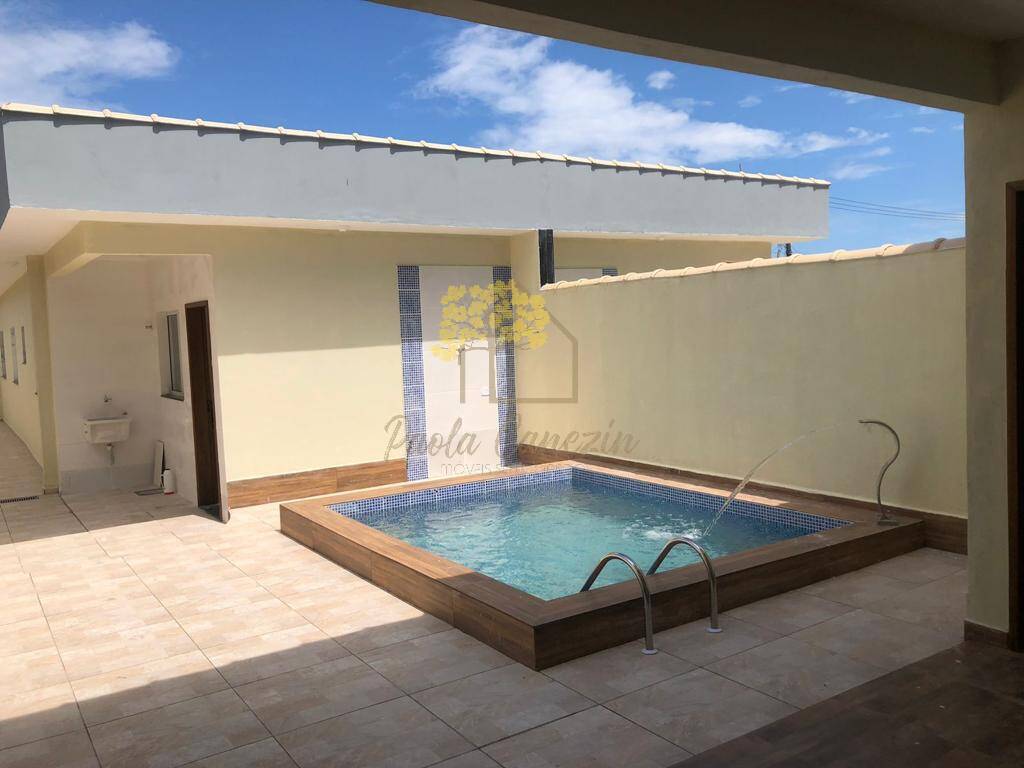 Casa Térrea com 3 dormitórios e Piscina. Lado Praia em Itanhaém