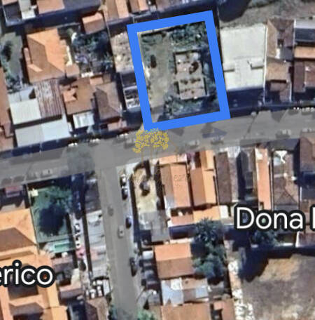 CENTRO - terreno livre para construção.