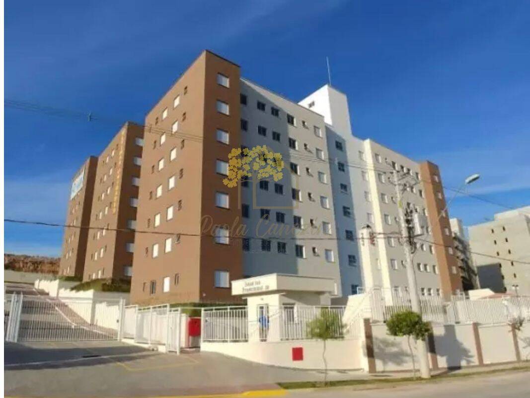Apartamento novo com móveis planejados - lazer e conforto.