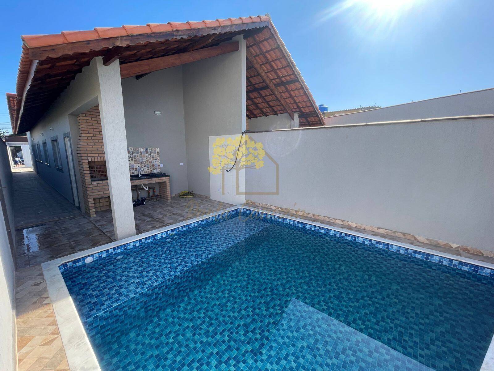Nova Itanhaém - piscina e churrasqueira no seu quintal.