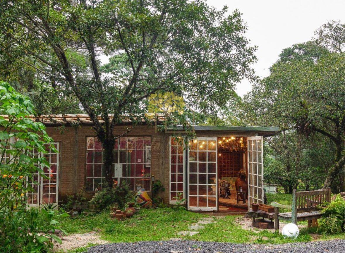 São Francisco Xavier - casa platô natural e frutíferas.