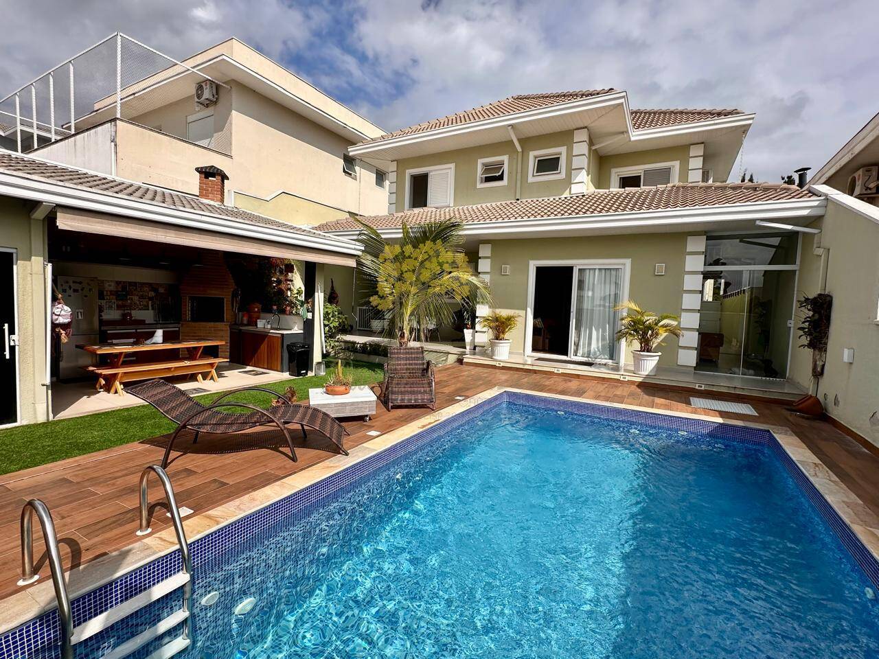 Altos da Serra V - 325 m² espaço gourmet completo e segurança.
