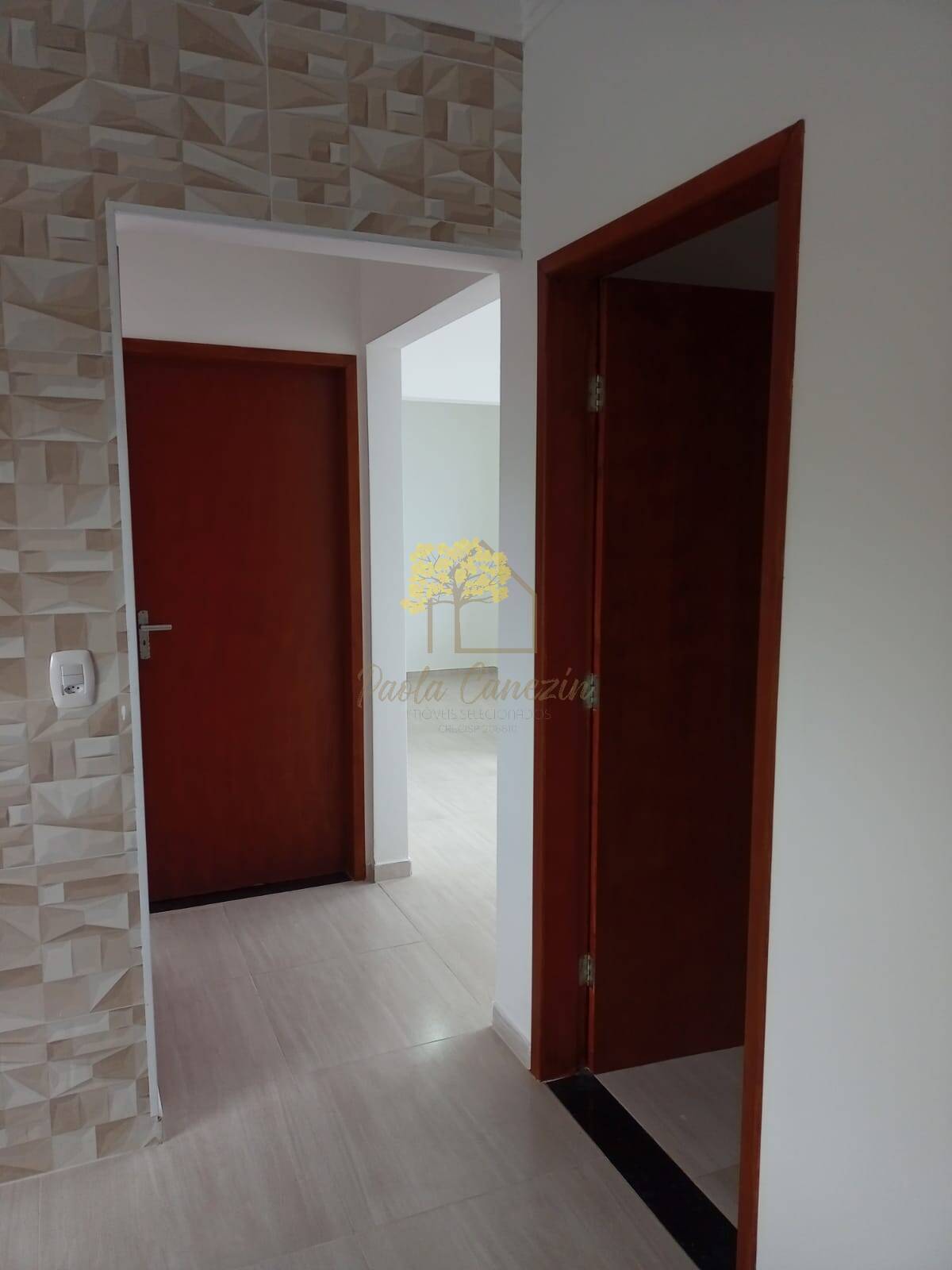 Casa com 3 Dormitórios (1 Suíte) e Amplo Quintal – Santa Rosa (Putim)