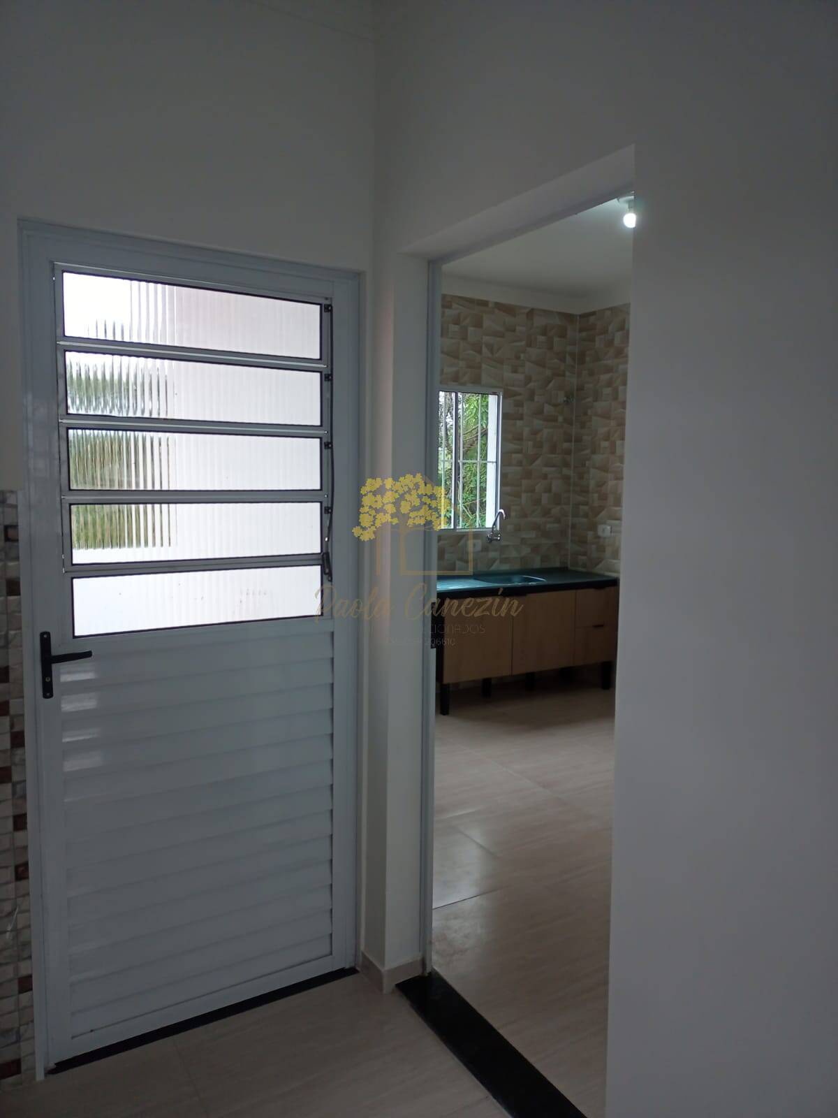 Casa com 3 Dormitórios (1 Suíte) e Amplo Quintal – Santa Rosa (Putim)