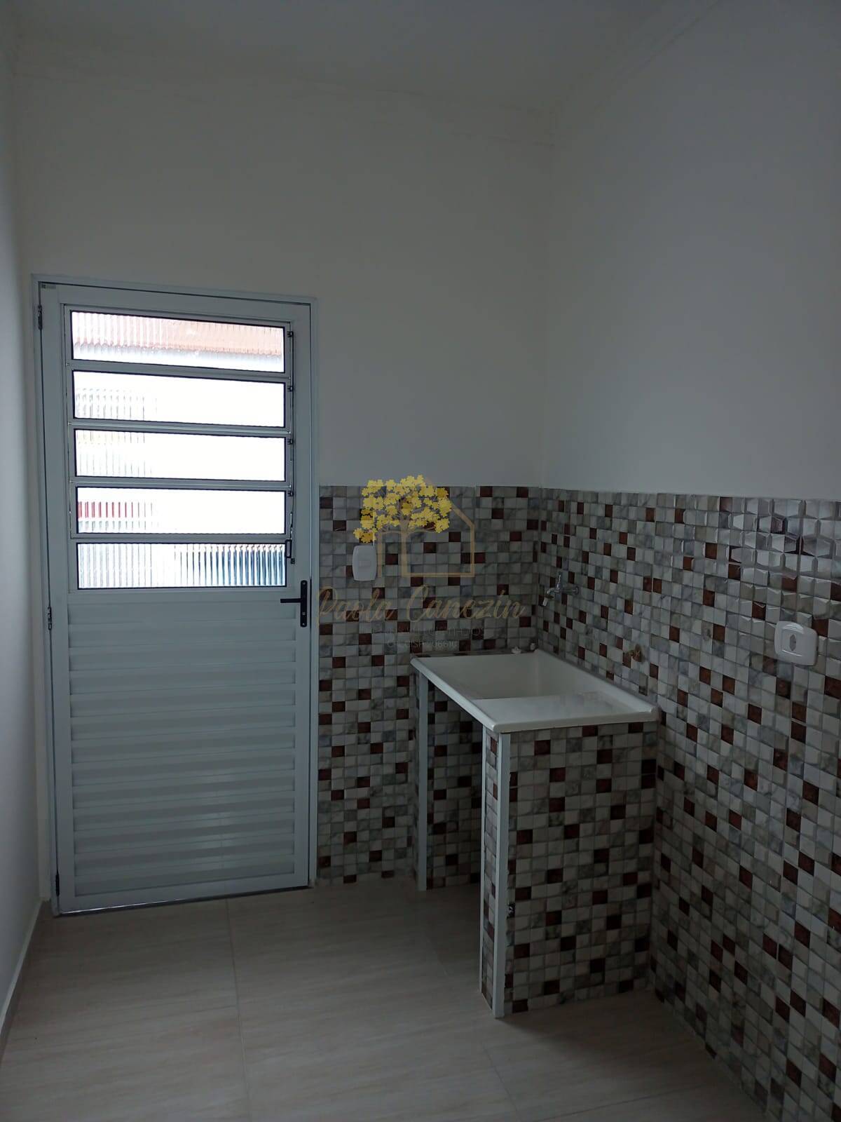 Casa com 3 Dormitórios (1 Suíte) e Amplo Quintal – Santa Rosa (Putim)