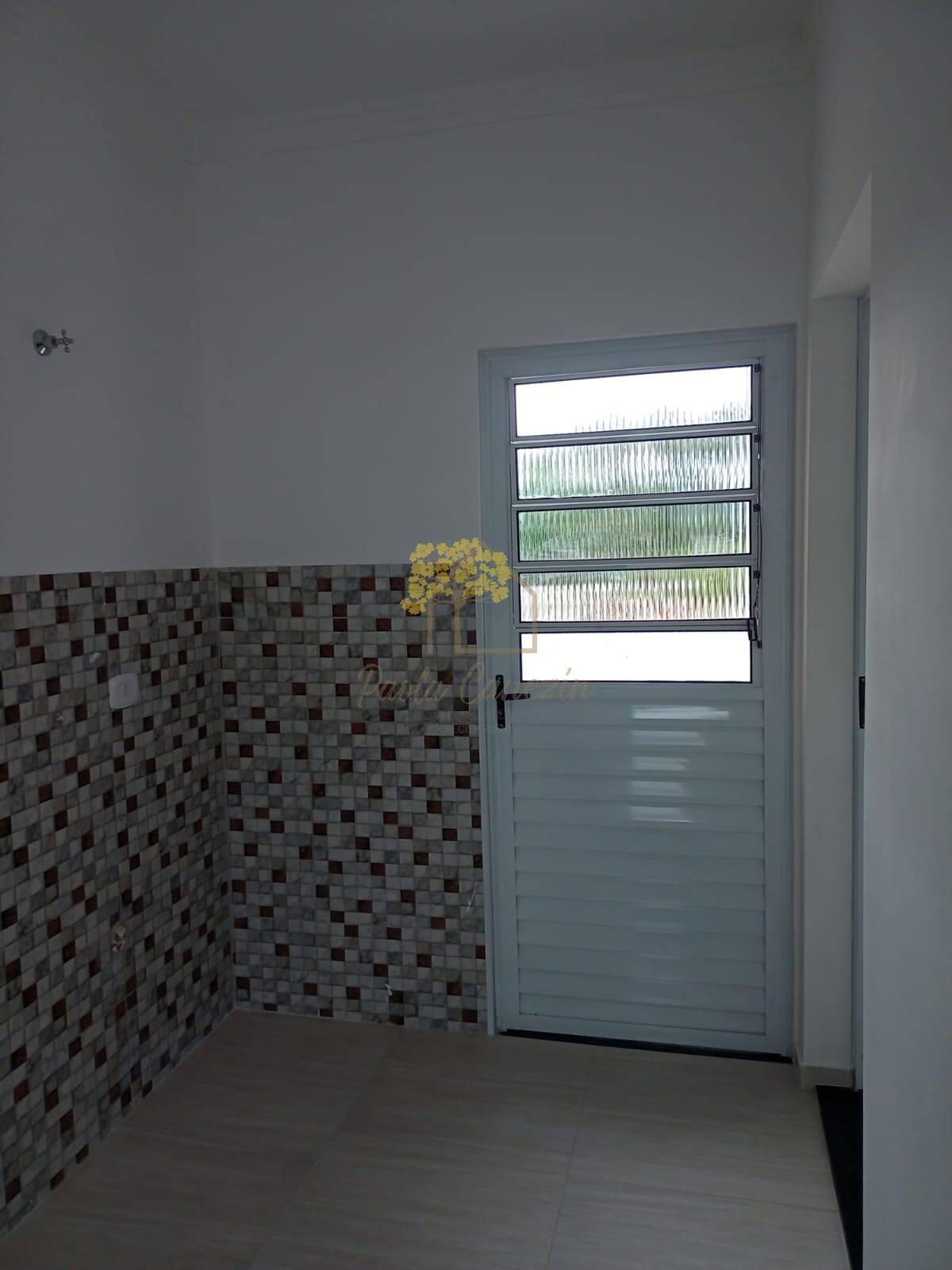 Casa com 3 Dormitórios (1 Suíte) e Amplo Quintal – Santa Rosa (Putim)