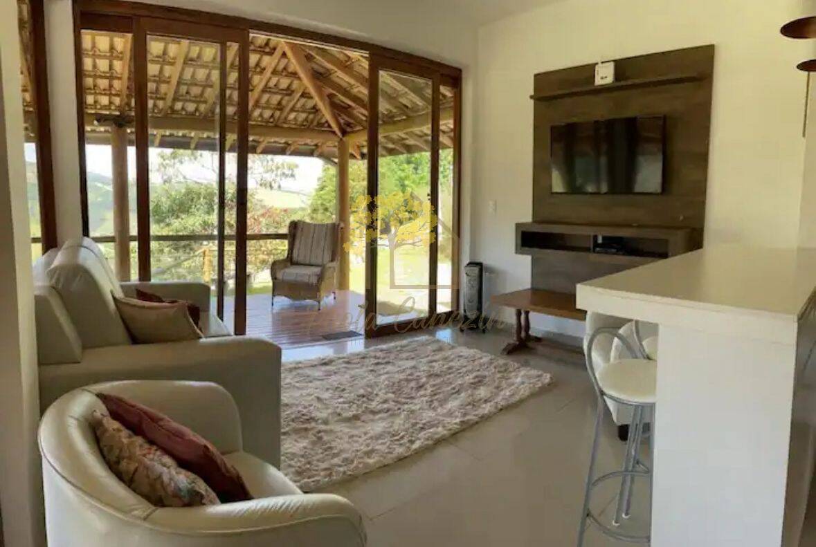 Casinha equipada e aconchegante com vista das montanhas
