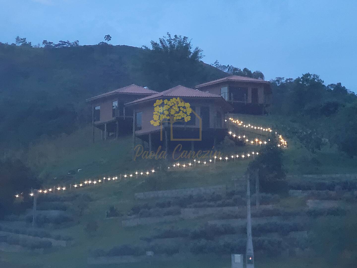 Monteiro Lobato -24.000 3 bangalôs de 70m² ao pé da Serra da Mantiqueira.